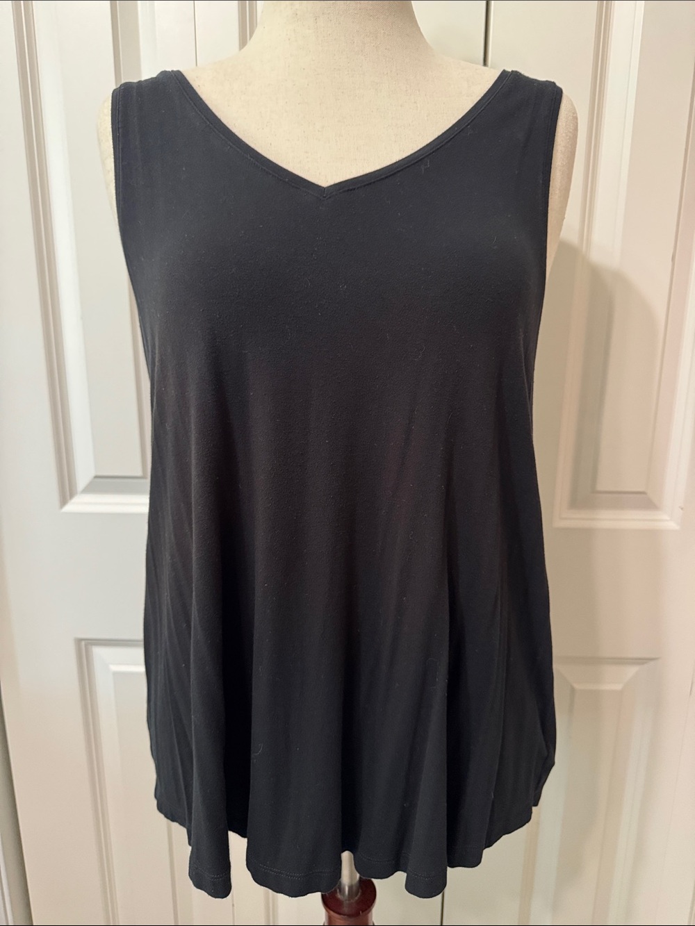 Women's Black V-Neck Sleeveless Top